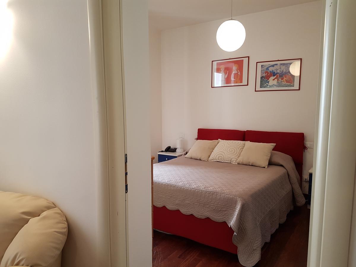 Bed & Parking Apartment Palermo Bagian luar foto